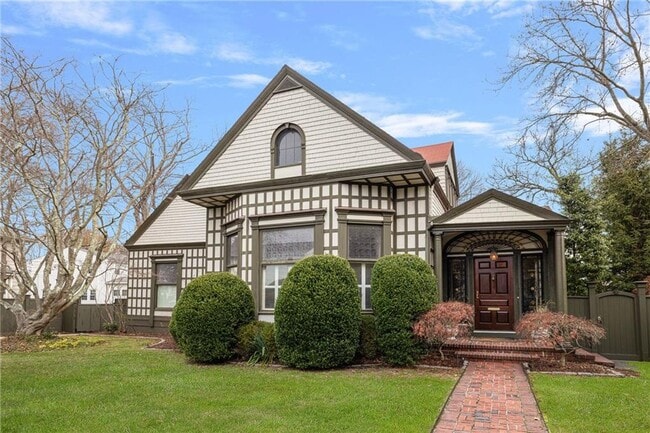 property at 4 Hunter Ave