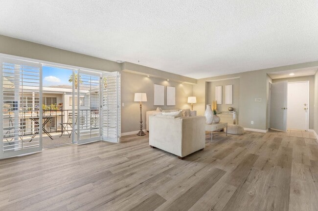 972 E California Blvd in Pasadena, CA - Building Photo - Building Photo