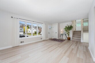 14 Amherst Rd in Greenwich, CT - Building Photo - Building Photo