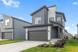 13305 W 180th St in Overland Park, KS - Building Photo