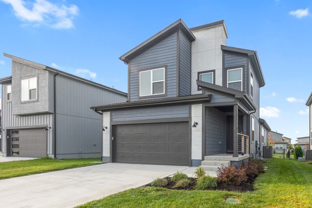 13305 W 180th St in Overland Park, KS - Foto de edificio