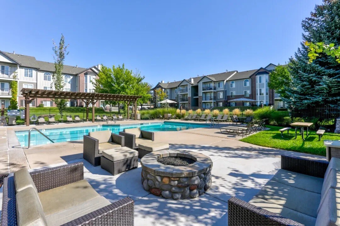 Sterling Pointe Apartments in Layton, UT - Foto de edificio