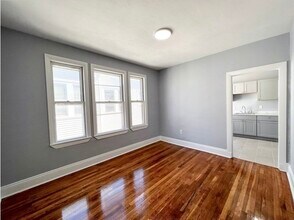 21 Whipple Ave-Unit -2L in Boston, MA - Foto de edificio - Building Photo
