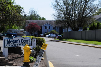 Megans Court Apartments in Pacific, WA - Building Photo - Building Photo