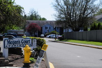 Megans Court Apartments in Pacific, WA - Foto de edificio - Building Photo