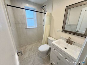 120 Woodside Green in Stamford, CT - Building Photo - Building Photo