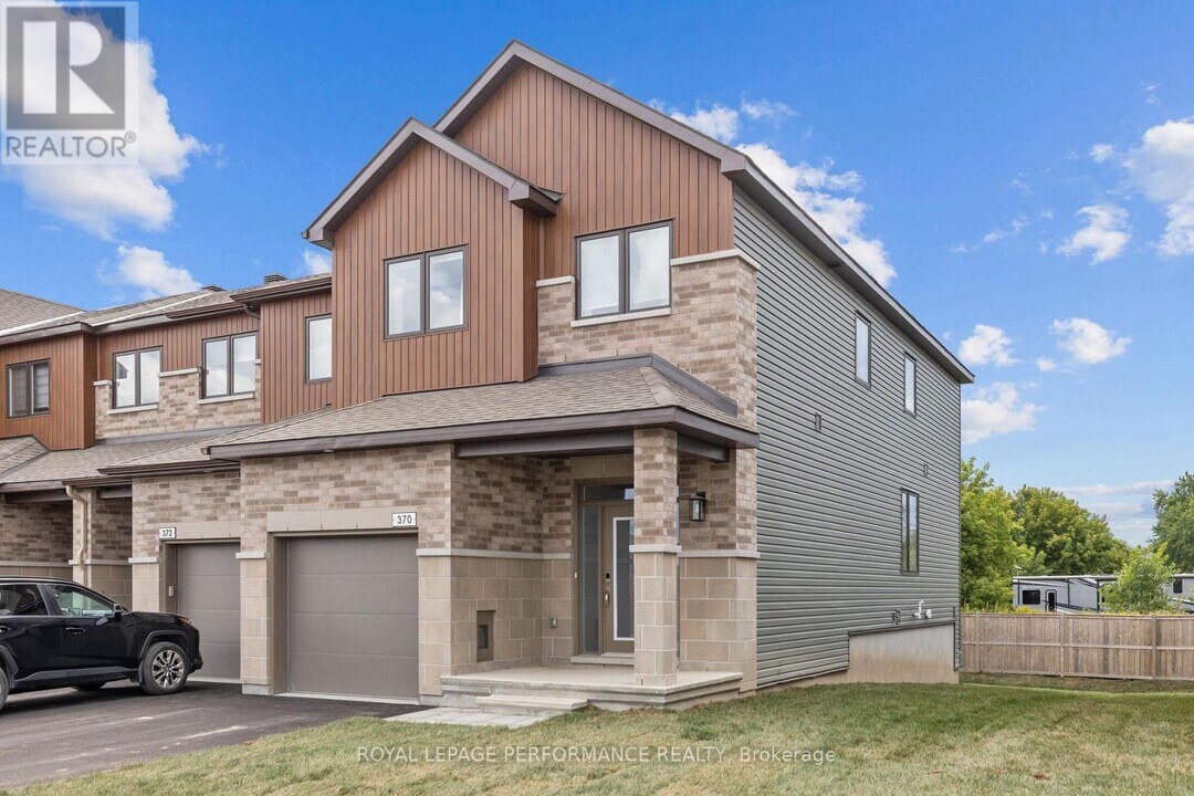 370 Rue Labelle St in Embrun, ON - Building Photo