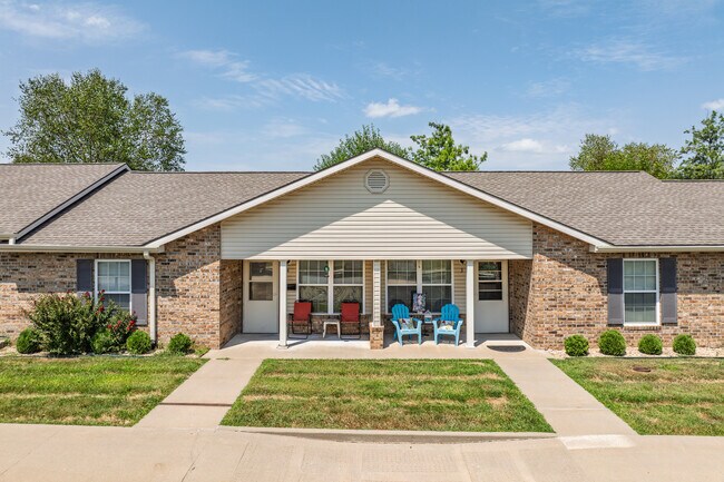 Garden Villas Apartments in Bolivar, MO - Building Photo - Building Photo