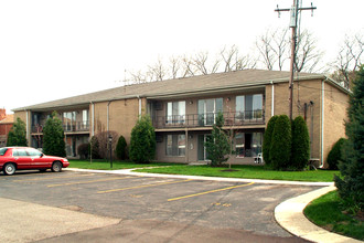 St. Clair Villas Condominiums in St. Clair Shores, MI - Building Photo - Building Photo