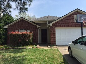 4401 Egret Dr in Seabrook, TX - Building Photo