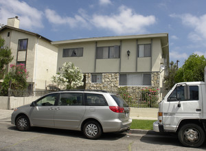 5843 Willoughby Avenue, in Los Angeles, CA - Building Photo - Building Photo