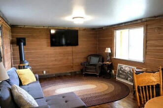 5415 W 3000 S in Driggs, ID - Foto de edificio - Building Photo