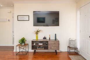 1064 N Montgomery St in Starkville, MS - Building Photo