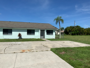 4928 SW 16th Pl in Cape Coral, FL - Building Photo - Building Photo