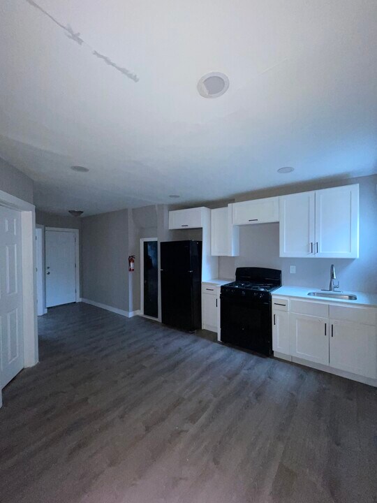 179 Armstrong Ave, Unit 1 in Jersey City, NJ - Building Photo