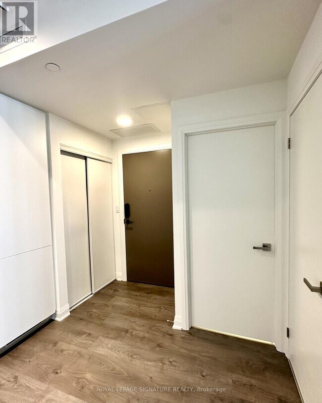 4015 The Exchange in Mississauga, ON - Building Photo - Building Photo