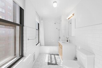 519 W 45th St in New York, NY - Building Photo - Building Photo