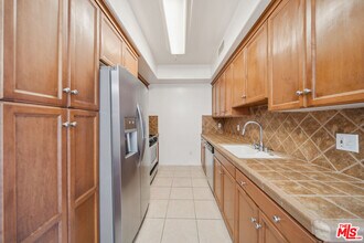2335 S Bentley Ave in Los Angeles, CA - Building Photo - Building Photo