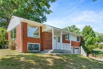 204 Hwy View Dr in Canonsburg, PA - Building Photo - Building Photo