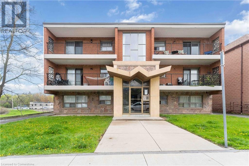 10 King St W in Hamilton, ON - Building Photo