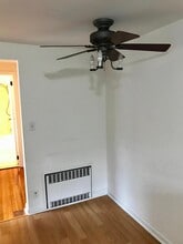 21 Bar Beach Rd in Port Washington, NY - Building Photo - Building Photo
