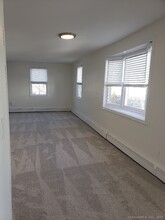 144 Pine St in Greenwich, CT - Building Photo - Building Photo