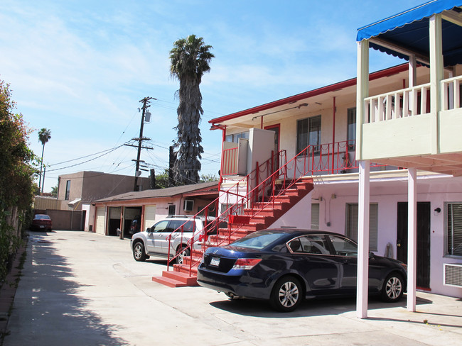 3598 Los Flores Blvd in Lynwood, CA - Building Photo - Building Photo