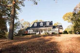 1925 Jesse Cronic Rd in Braselton, GA - Building Photo - Building Photo