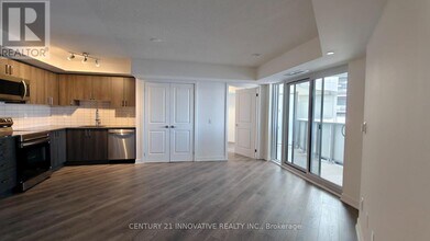 1010 Sandy Beach Rd in Pickering, ON - Building Photo - Building Photo