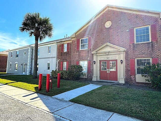925 Palm Springs Blvd in Indian Harbour Beach, FL - Building Photo - Building Photo