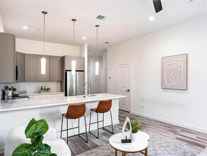 1028 17th St in Plano, TX - Building Photo - Building Photo