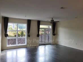 560 Dutch Valley Rd NE in Atlanta, GA - Building Photo - Building Photo