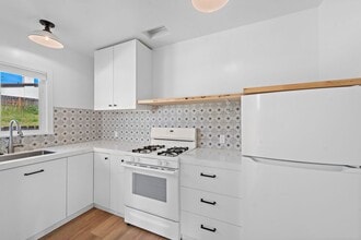 108 Avenida Dolores in San Clemente, CA - Building Photo - Building Photo