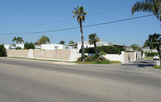 Santa Paula West Mobile Home Park in Santa Paula, CA - Building Photo - Building Photo