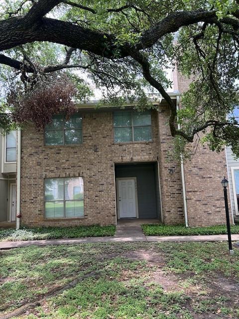8441 Wednesbury Ln in Houston, TX - Building Photo