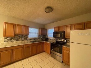 10608 N 52nd St in Tampa, FL - Building Photo - Building Photo