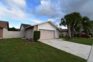 3235 Thunder Cloud Dr in Kissimmee, FL - Building Photo