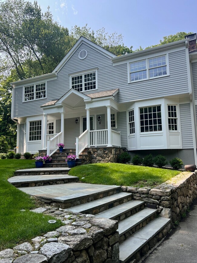 5 Raphael Way in Westport, CT - Building Photo - Building Photo