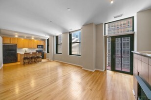 208 Washington in Chicago, IL - Building Photo