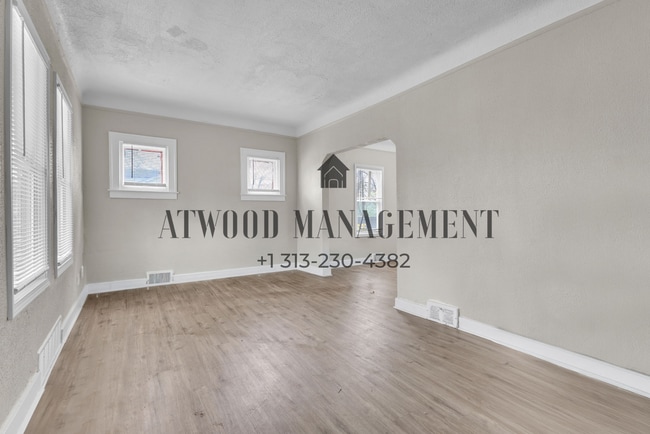This beautifully updated 4-bedroom, 2-bath single-family home is ready for move-in! in Detroit, MI - Building Photo - Building Photo