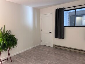 10 The Crescent in Clinton, NJ - Building Photo - Building Photo