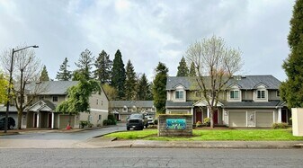 15025 SE East Ave in Milwaukie, OR - Building Photo