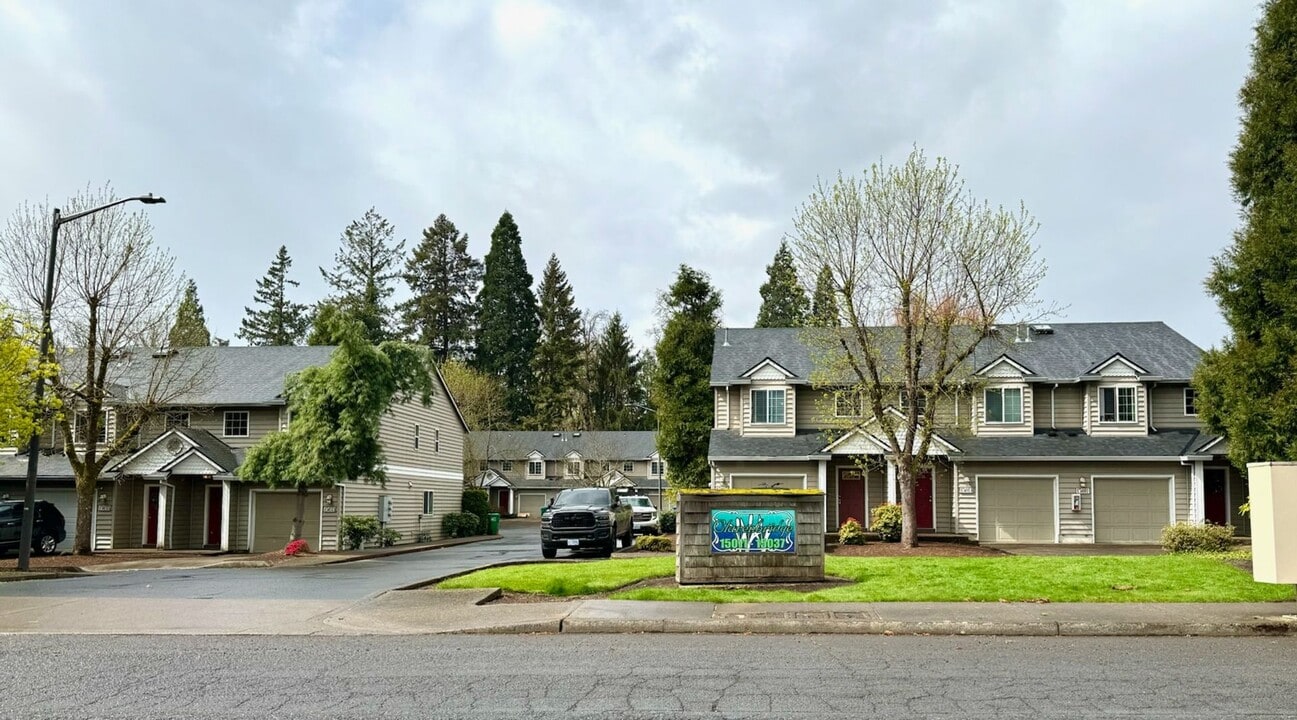15023 SE East Ave in Oak Grove, OR - Building Photo