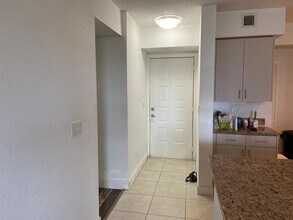 1830 Radius Dr, Unit 825 in Hollywood, FL - Building Photo - Building Photo