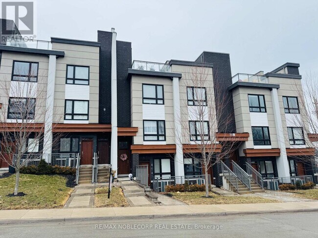 39 Robinson St N in Grimsby, ON - Building Photo - Building Photo