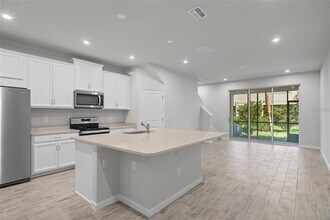 2326 Summerlit St in Lutz, FL - Building Photo - Building Photo