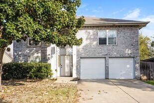 5024 Flat Creek Dr in Fort Worth, TX - Building Photo