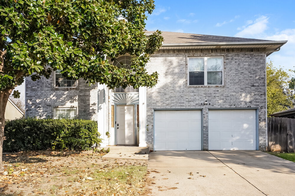 5024 Flat Creek Dr in Fort Worth, TX - Foto de edificio