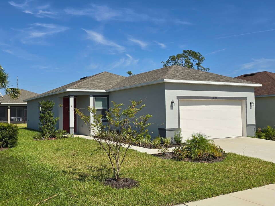 10412 Honeysuckle Vine Cir in Riverview, FL - Building Photo