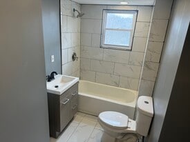 906 Virginia Ave, Unit 906 in Fairmont, WV - Building Photo